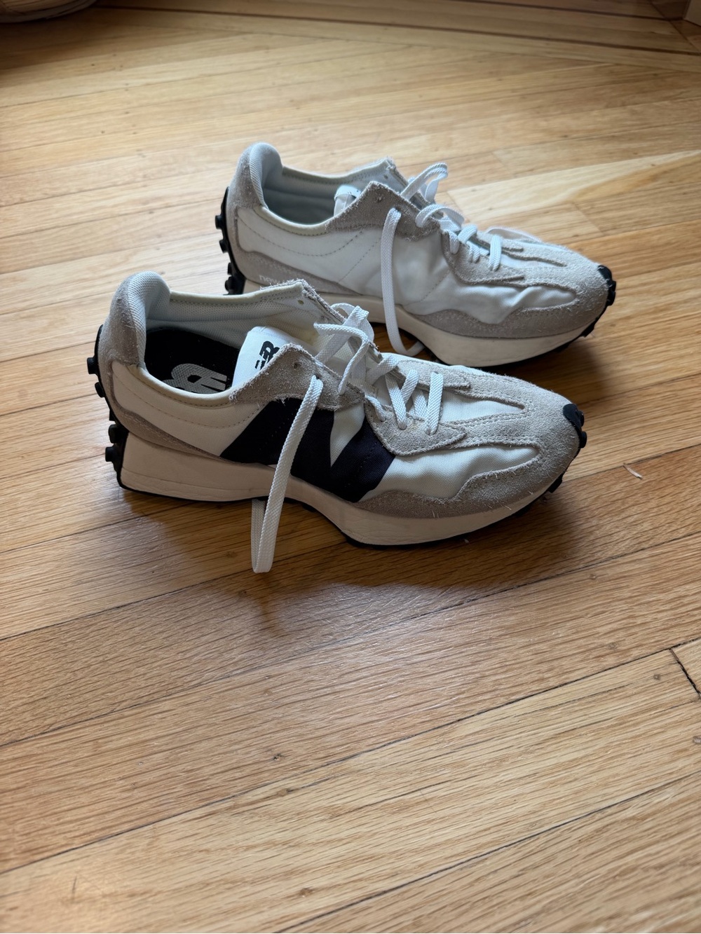 Women's New Balance 327 Sneakers in White and Black - US 6.5